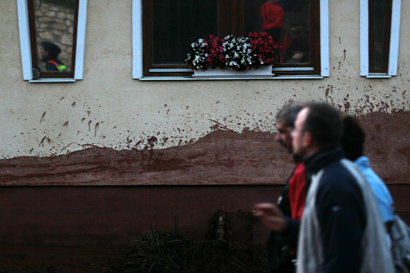 Illustration for article titled Revisiting the Small Village That Was Completely Devastated By Toxic Red Sludge